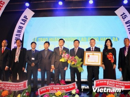 Hội Người Việt Nam tại Cộng hòa Czech đón nhận Huân chương Lao động hạng Ba  - ảnh 1
